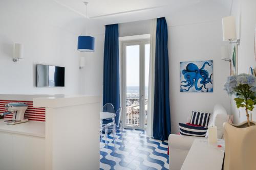 Μια τηλεόραση ή/και κέντρο ψυχαγωγίας στο Sorrento Luxury Home