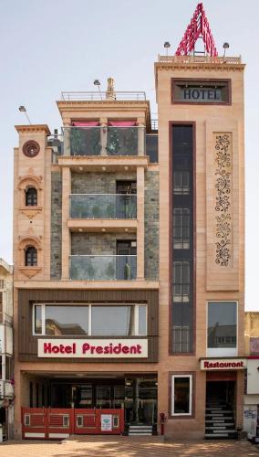 a building with a hotel professionals sign on it at Hotel president jodhpur in Jodhpur