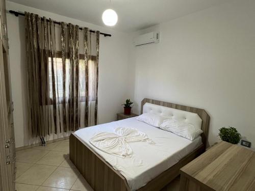 Postel nebo postele na pokoji v ubytování Leka Apartment