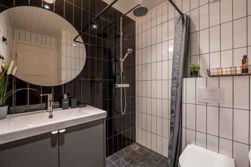 a bathroom with a shower and a sink at Pondside Cabin - Sauna - Terrace - Near Wake Park in Kiauleikiai