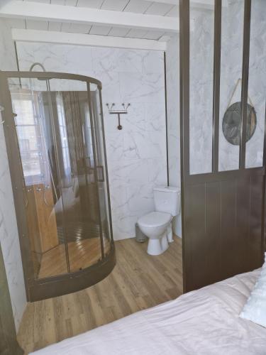 Vannas istaba naktsmītnē Romantic Cognac Studio