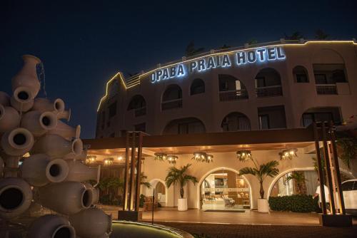 a hotel with a sign that reads plaza paza hotel at Opaba Praia Hotel in Ilhéus
