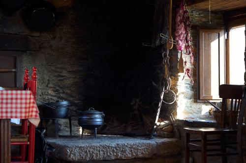 Gallery image of Las3Lobas in Valdelaloba
