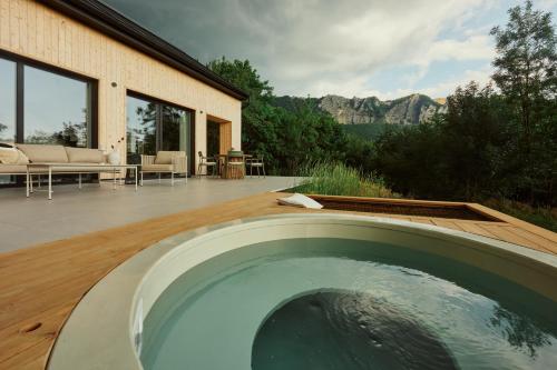 NORTE - house by the cliff