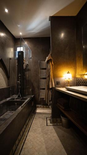 Un baño de Riad Anata