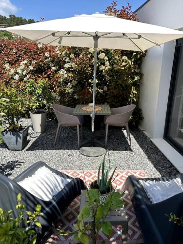Dépendance au calme avec terrasse