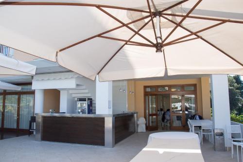 a restaurant with white umbrellas on a patio at Grand Hotel Moon Valley in Vico Equense
