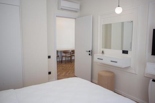 Ένα ή περισσότερα κρεβάτια σε δωμάτιο στο White Tower Apartments