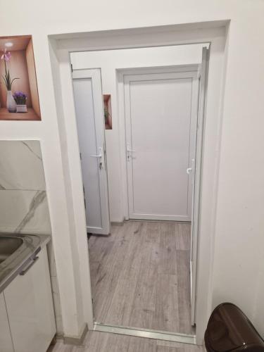 Studio apartment Klarić