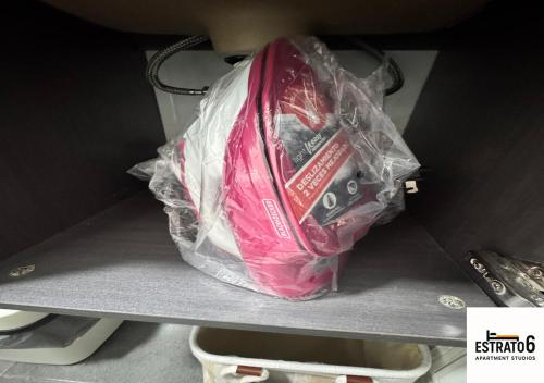 a pink bag sitting on top of a shelf at Estrato6 Apart Studios in Villanueva