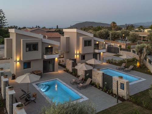 Swimmingpoolen hos eller tæt på Ertha Retreat Homes