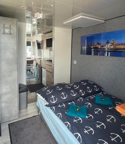 Katil atau katil-katil dalam bilik di ÖKO Budget Hausboot Retreat Mondschein