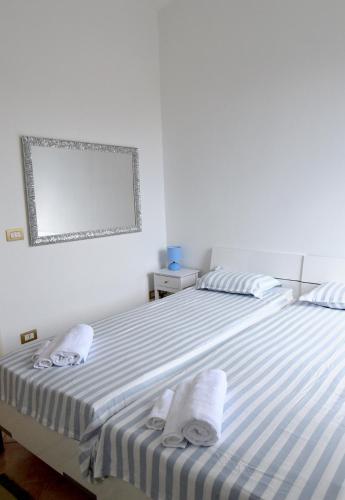 Una cama o camas en una habitación de Casa Mare Pici - Garage - Spiagge a 200mt