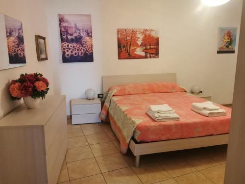 Ένα ή περισσότερα κρεβάτια σε δωμάτιο στο a Casa di Rosi 2