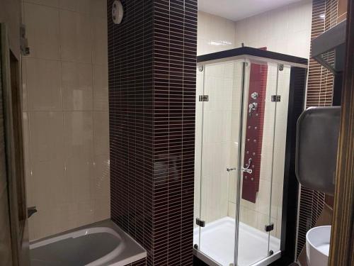 Ένα μπάνιο στο Arberi Penthouse