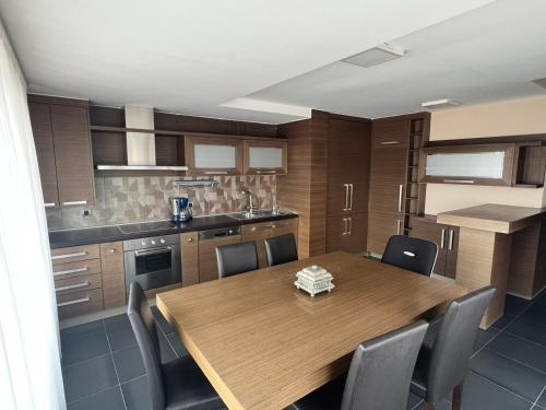 Η κουζίνα ή μικρή κουζίνα στο Arberi Penthouse