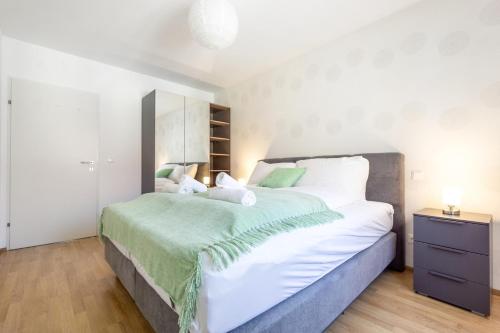Apartment in quiet Area with Balcony and Parking, Walking distance to U1 Metro