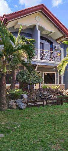 Κήπος έξω από το EV2 Townhouse Hotel