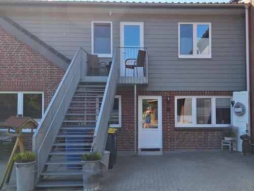a staircase leading up to a house with a door at Bett und Bike Dithmarschen in Epenwöhrden