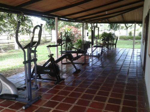 Фитнес-центр и/или тренажеры в Hotel Campo Verde