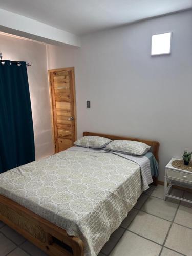 Katil atau katil-katil dalam bilik di House with pool 2 minutes from the beach