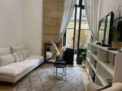 Bordeaux center nice quiet apartment