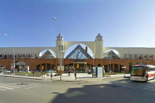 Designer and Quiet Studio 5 min to Maria Zambrano Station and 15 min walk to Beach photo 24