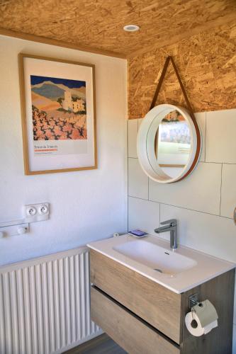 a bathroom with a sink and a mirror at BB Villa Sainte Marie in Limoux