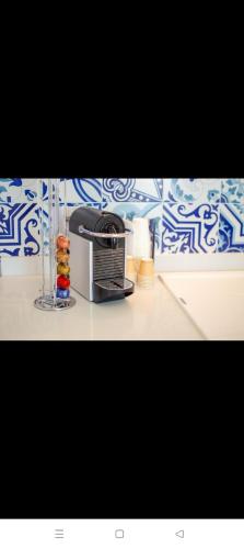 a counter top with a toaster and a toaster and a toaster at Oltremare 13 - Appartamento Scala di Ravello in Scala