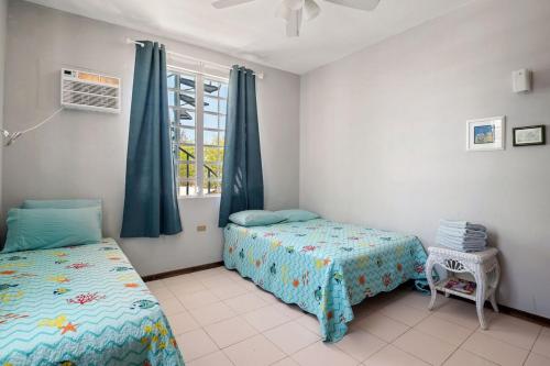 a bedroom with two beds and a window at Family House12 Guest Near to Combate Beach in El Combate