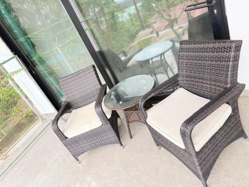 Predel za sedenje v nastanitvi Golden Palm Apartment with overlooking view