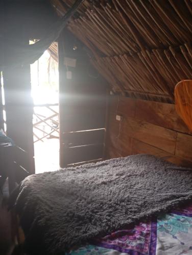 a bed in a room with a wooden ceiling at Atalaya Buceo Cari Blue in Playa Blanca