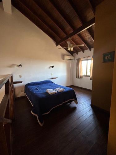 a bedroom with a blue bed in a room at Barranca Del Indio in Merlo