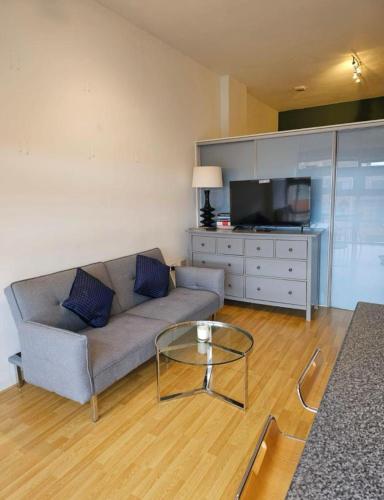 Khu vực ghế ngồi tại Jewellery Quarter 1-Bed Apartment