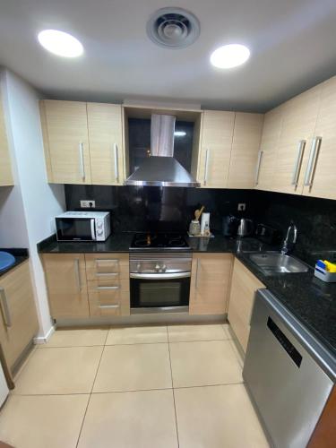 Ikebana Suite - Modern Apartment with Parking & Swimming Pool