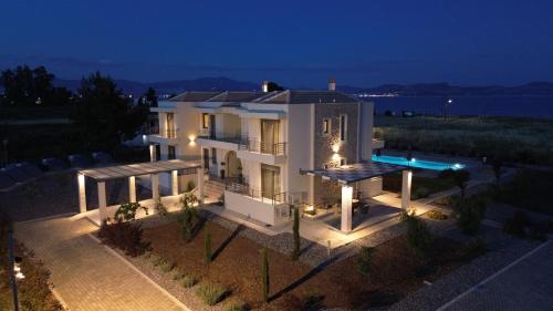 Hồ bơi trong/gần Almyres Luxurious Residences