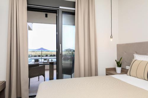 Giường trong phòng chung tại Almyres Luxurious Residences