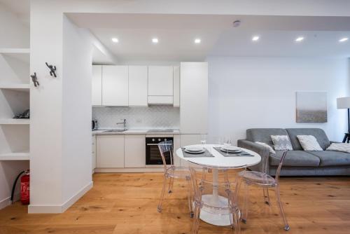 Duomo Area Luxury Design & Netflix Mood