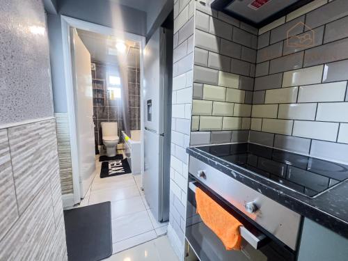 Dapur atau dapur kecil di Cozy Flat in Coventry