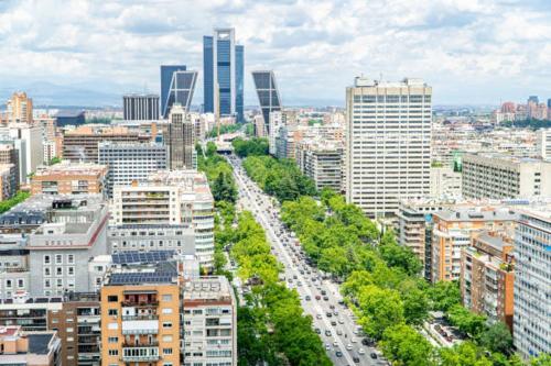 Junto al Paseo de la Castellana y Bernabéu, 6 pax