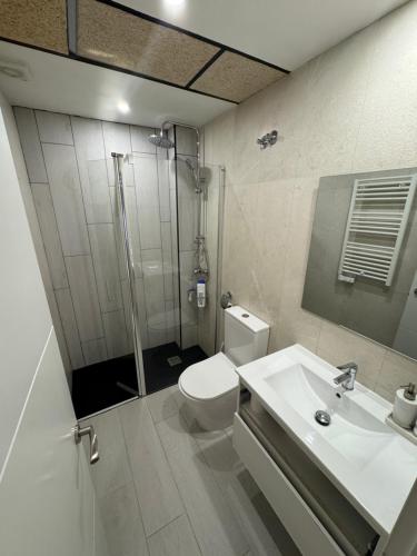 Junto al Paseo de la Castellana y Bernabéu, 6 pax