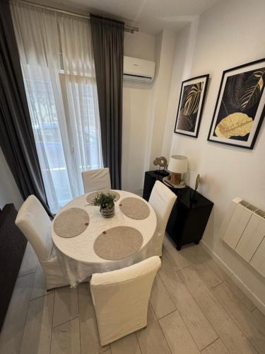 Junto al Paseo de la Castellana y Bernabéu, 6 pax