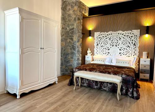a bedroom with a white bed and a white cabinet at FORTUNA ORO Luxury Stay in Verona