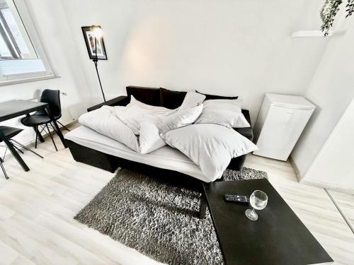 Postel nebo postele na pokoji v ubytování Ruhig wohnen mitten in der Stadt, 8 Min zum Hbf