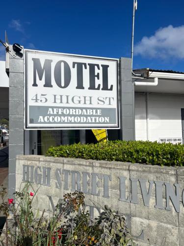 a motel sign in front of a building at High Street Living Motel in Picton