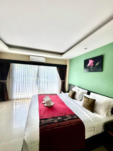 Postel nebo postele na pokoji v ubytování MM Hill Koh Samui Hotel - SHA Certified
