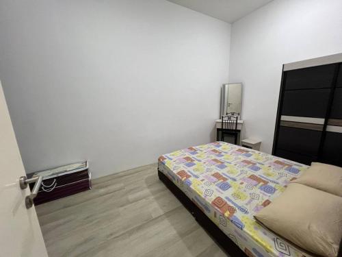 Ένα ή περισσότερα κρεβάτια σε δωμάτιο στο Homestay The Peak Condo