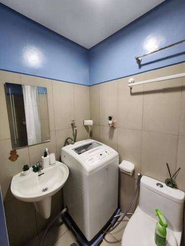 a small bathroom with a toilet and a sink at Condo Near World Trade, Star City and PICC - Amazing Breeze in Manila