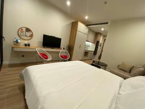 Μια τηλεόραση ή/και κέντρο ψυχαγωγίας στο Home Stay ICON40 Hạ Long