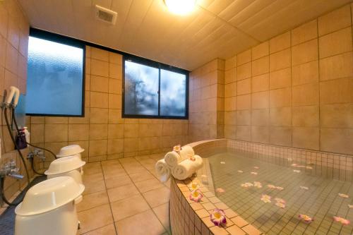 Bilik mandi di Hotel Kazusa